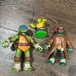 Teenage Mutant Ninja turtles Green & Brown Action Figure 3 total